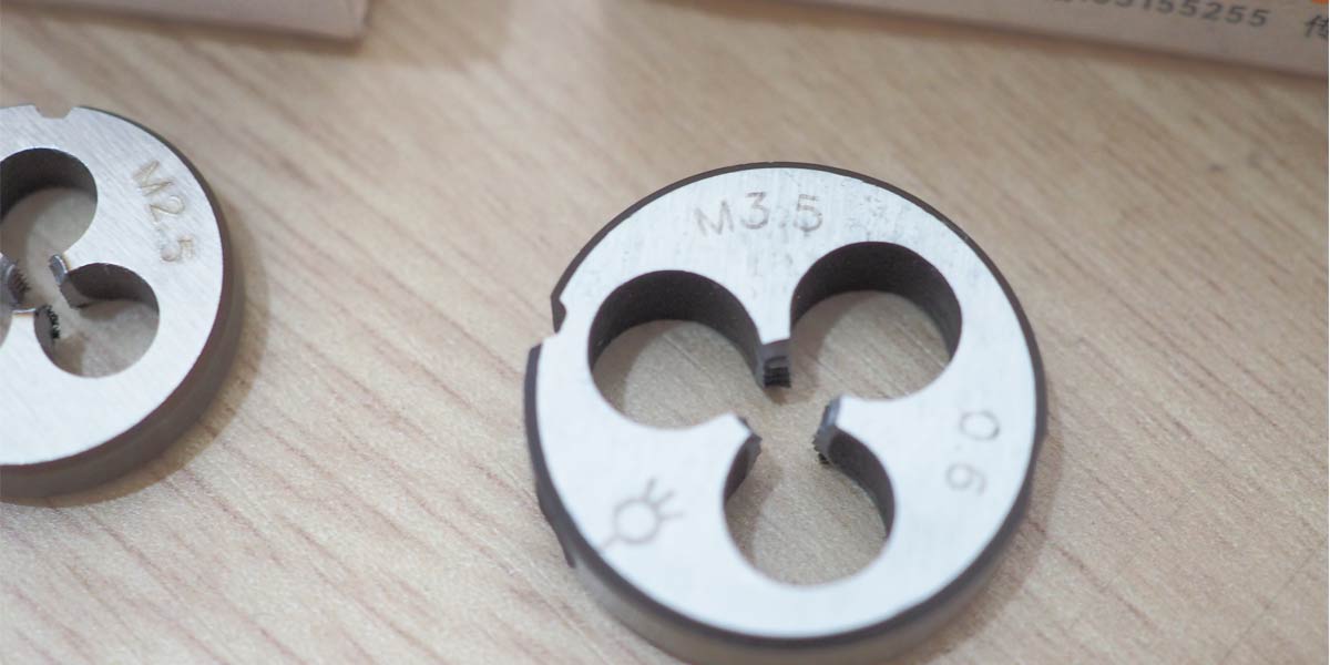 ดาย ,มินิสกรูเกลียว ,ดายมือ ,เครื่องมือดาย ,ดายเกลียว ,มินิดาย ,thread die,manual dies,manual die,threading die 726