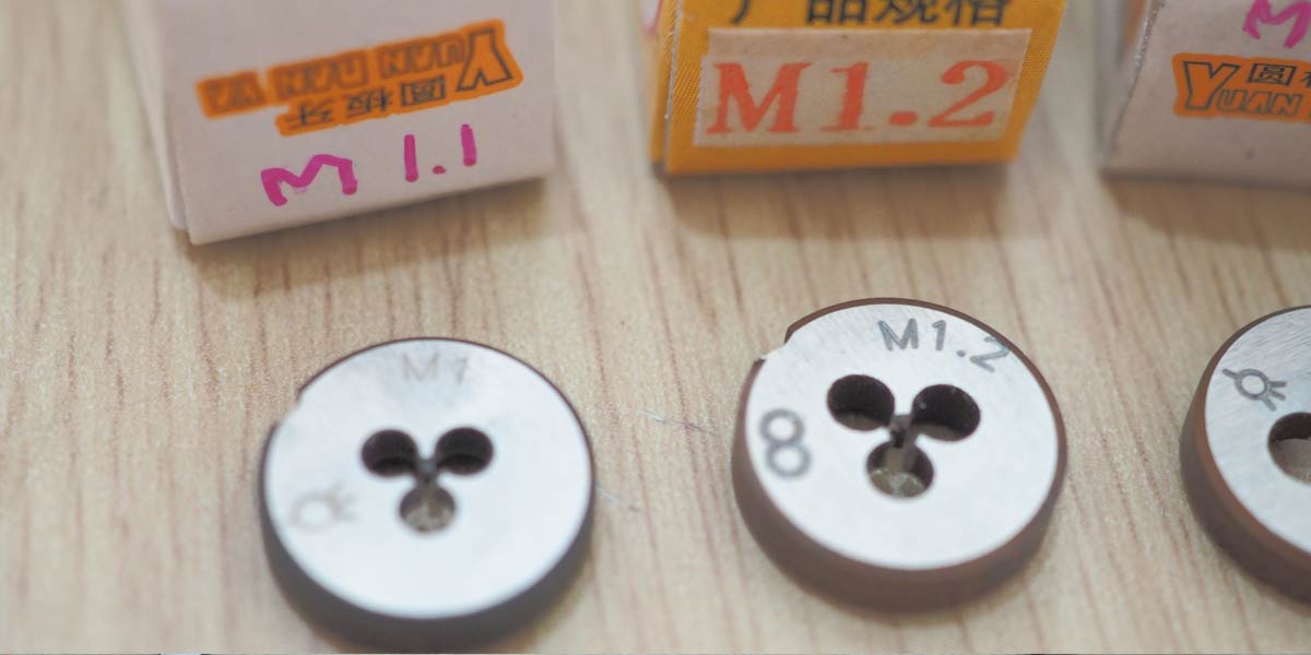 ดาย ,มินิสกรูเกลียว ,ดายมือ ,เครื่องมือดาย ,ดายเกลียว ,มินิดาย ,thread die,manual dies,manual die,threading die 6