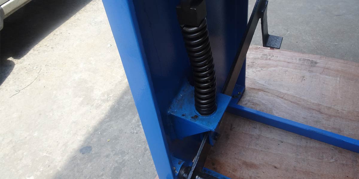 เครื่องตัด เครื่องตัดโลหะแผ่น เครื่องตัดเท้าเหียบ เครื่องตัดโลหะ Foot Cutting Shear Machine model Q01 1270x1.5mm.-12