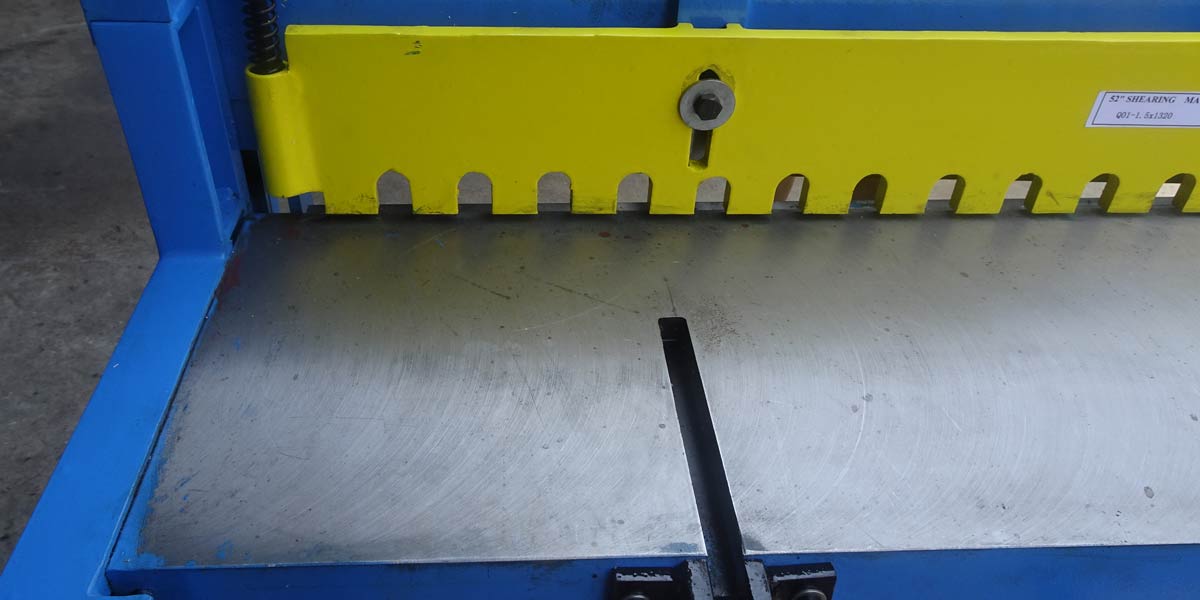 เครื่องตัด เครื่องตัดโลหะแผ่น เครื่องตัดเท้าเหียบ เครื่องตัดโลหะ Foot Cutting Shear Machine model Q01 1270x1.5mm.-13