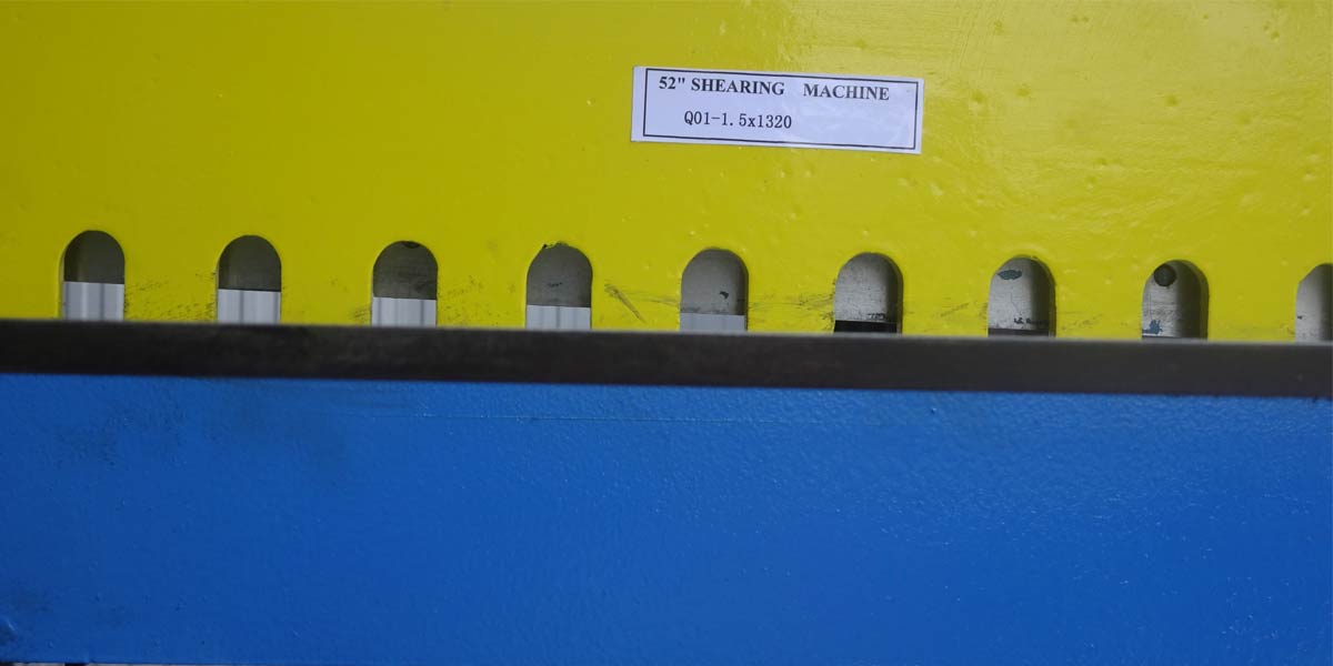 เครื่องตัด เครื่องตัดโลหะแผ่น เครื่องตัดเท้าเหียบ เครื่องตัดโลหะ Foot Cutting Shear Machine model Q01 1270x1.5mm.-14