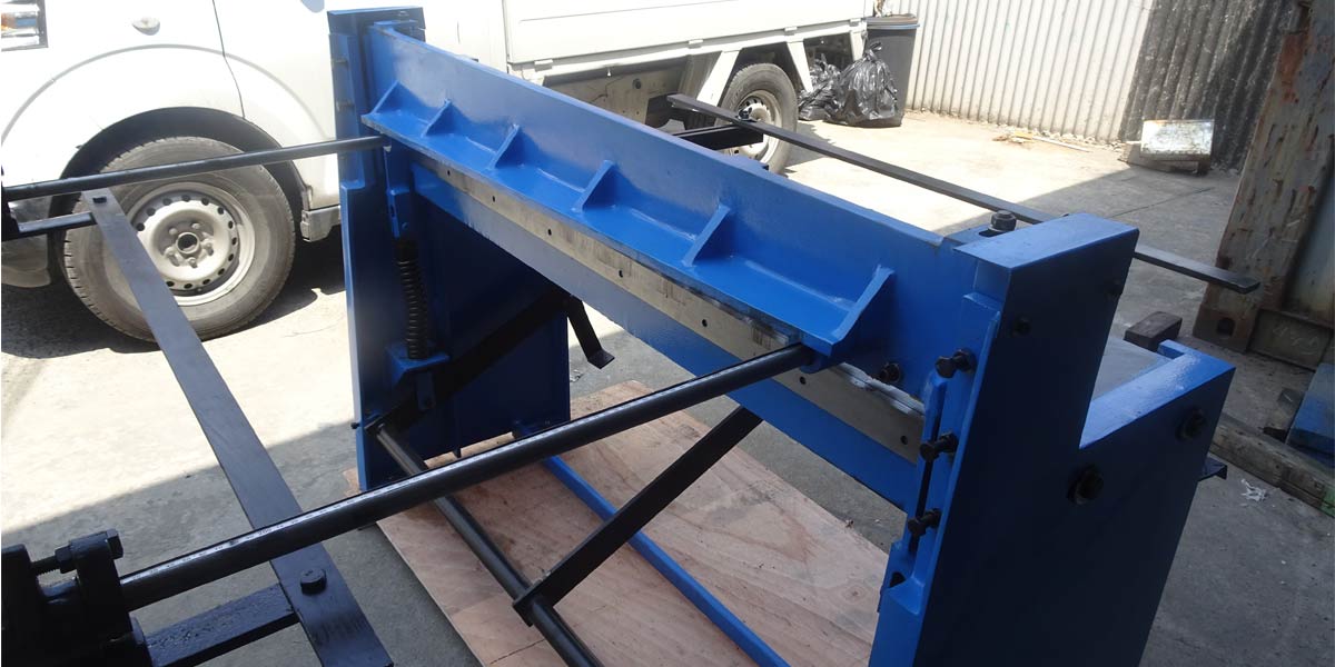 เครื่องตัด เครื่องตัดโลหะแผ่น เครื่องตัดเท้าเหียบ เครื่องตัดโลหะ Foot Cutting Shear Machine model Q01 1270x1.5mm.-15